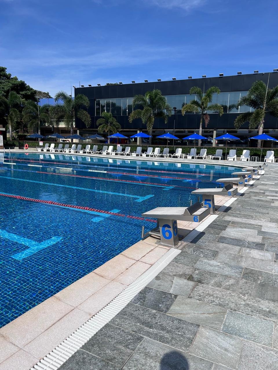 Piscina com borda Milos